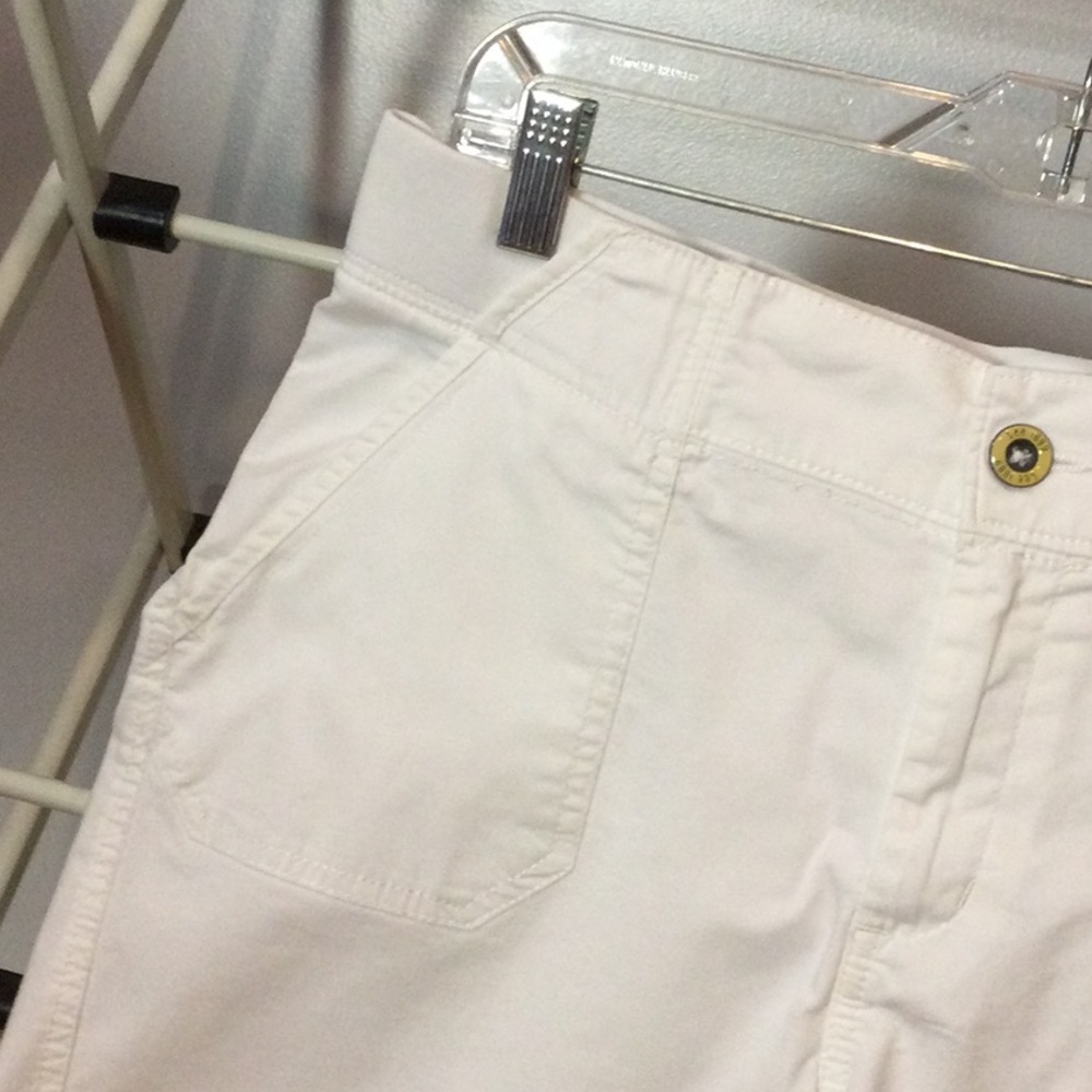 Lee Easy Fit White Shorts - Picture 3 of 10